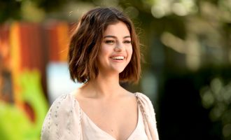 Selena Gomez ishte në presion për t’u dukur më seksuale në videoklipe