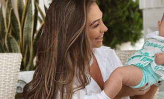 Jonida Vokshi na prezanton për herë të parë me të voglën e saj