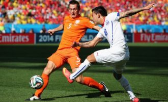 Lëndohet de Vrij – lëshon kampin holandez