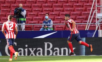 Atletico fiton bindshëm, Suarez debuton me dy gola