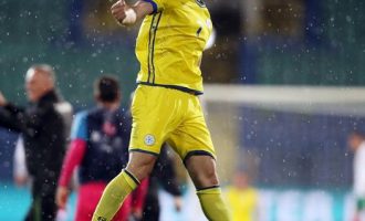 Kosova sonte luan me fanella të verdha