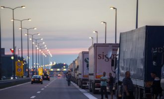 Deputeti i AAK-së: Taksa kishte rritur presionin e kompanive serbe mbi Qeverinë e Serbisë