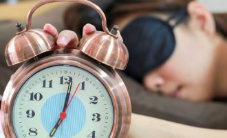 Përveç alarmit të zgjimit, ju duhet edhe kalkulatori i gjumit