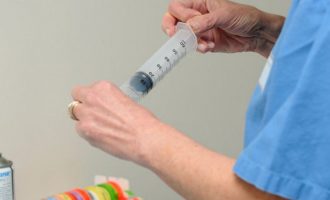 Hollanda miraton eutanazinë për fëmijët me sëmundje të pashërueshme nën 12 vjeç