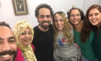 Shteti i Egjiptit liron blogerin satirik Shadi Abu Zeid pas dy vitesh në paraburgim