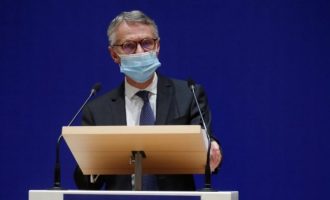 Studentët u paguan nga dorasi i krimit për të zbuluar identitetin e mësuesit francez