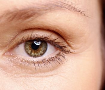 Studimi: Autopsitë e viktimave COVID-19 detektojnë virusin në bebet e syve