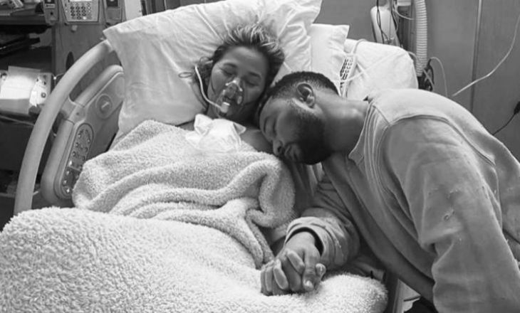 Chrissy Teigen dhe John Legend humbin fëmijën: “Ditët më të errëta të jetës tonë”
