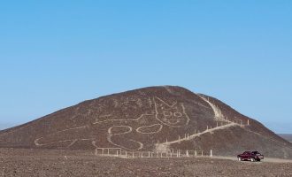 Arkeologët zbulojnë një figurë mace dy mijë vjeçare në Peru