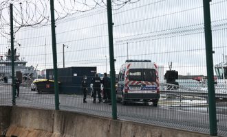 Dy emigrantë vdesin në brigjet e Francës, pas përmbytjes së anijes