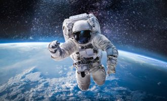 “Estee Lauder”, kompania e parë e bukurisë në hapësirë