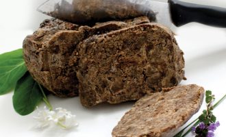 Të gjitha arsyet pse duhet të përdorni sapunin e zi afrikan