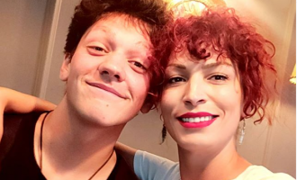 Shengyl Ismaili përcjellë të birin në fakultet me një urim të bukur e të sinqertë