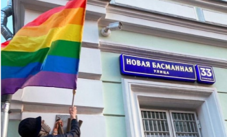 Anëtarët e grupit Pussy Riot arrestohen për shkak të protestave me flamuj të LGBT+