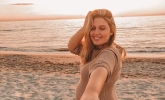 Blogerja shqiptare në pritje të ëmbël, pranon propozim për martesë