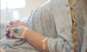 Vdes një grua pasi u infektua përsëri me Coronavirus, 59 ditë pas infektimit të parë