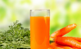 Pini një lëng karote