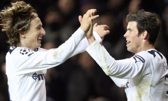 Luka Modriç mbron Gareth Bale