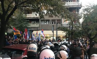 Policia serbe ndalon protestuesit që tentuan të prishin festivalin “Mirëdita, Dobar Dan!”