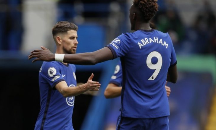 Lojtarët e Chelsea përplasen mes vete për të ekzekutuar penalltinë(VIDEO)