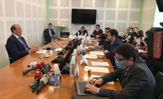 Deputeti i AAK-së e quan Ahmet Shalën “troftë” me pika të kuqe