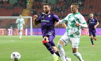 Akhmat Grozny vendos fotografinë e Berishës në hyrje të stadiumit