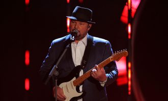 Që nga infektimi me Coronavirus, shëndeti i kantautorit e degjenerua deri në paralizë