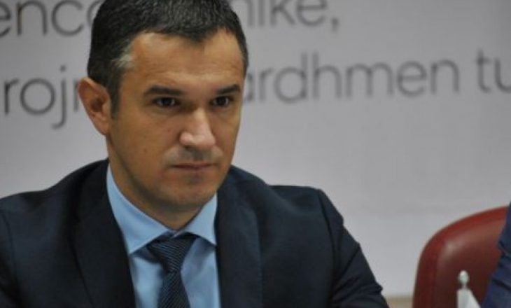 Hoxha i PDK-së: Zyrtari i arrestuar nuk është nga radhët e PDK – ministrja duhet të japë dorëheqje