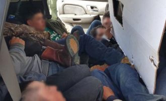 13 vetura me 52 emigrantë sirian ndalohen në Leposaviq