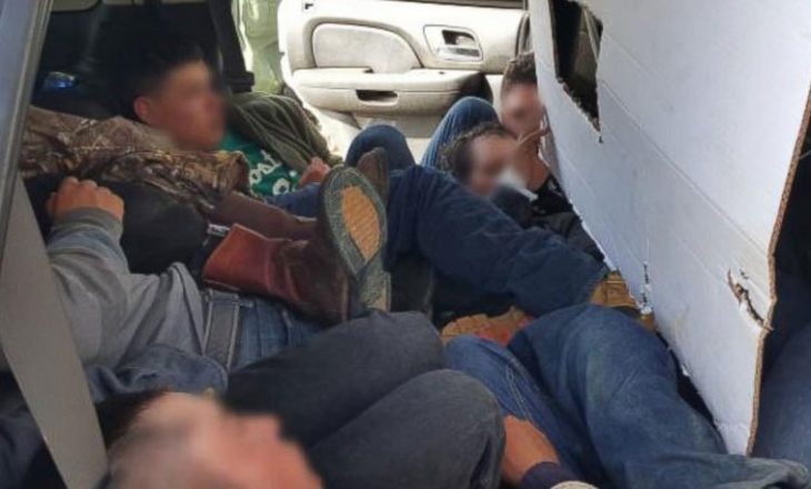 13 vetura me 52 emigrantë sirian ndalohen në Leposaviq