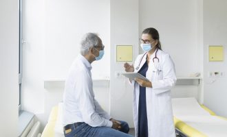 Studimi: Simptomat e Coronavirusit shfaqen zakonisht në një rend të caktuar