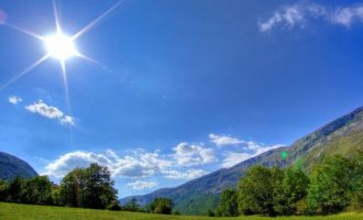 Diell e pak vranësira