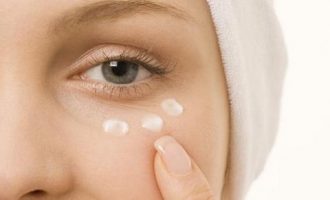 Si të aplikoni kremin e syve?