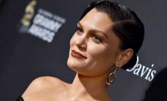 Këngëtarja zgjedhë një mënyrë të pazakontë për të konfirmuar ndarjen