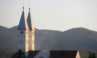 Grabitje e rëndë në një kishë