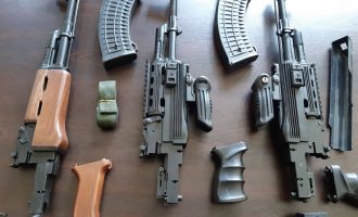 Konfiskohen tre AK-47 në Vërmicë