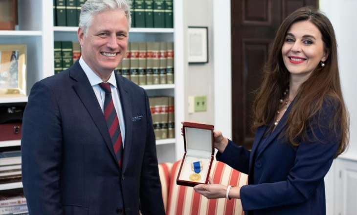 Kosova dorëzon medaljen “Urdhri i Lirisë” në Shtëpinë e Bardhë