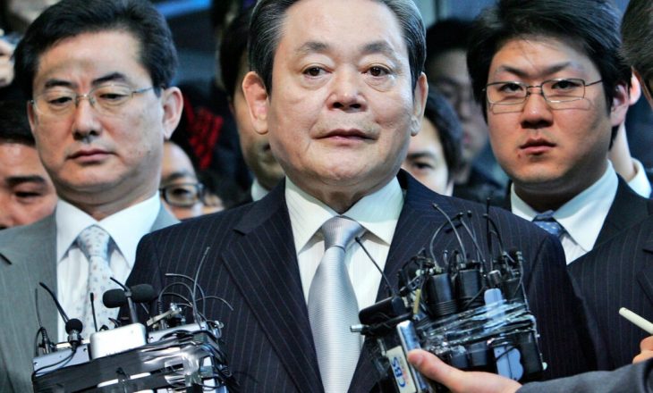 Vdes drejtori i Samsung në moshën 79 vjeç