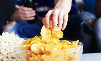 Çfarë ndodhë me trupin tuaj kur hani çipsa rregullisht?