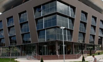 Ministri i Arsimit uron për vitin e ri akademik