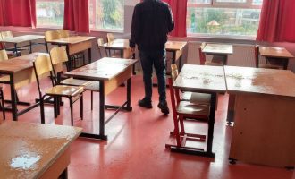 Një nxënës infektohet me COVID-19,  gjithë klasa testohet