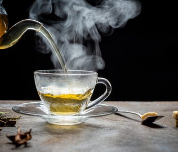 Nëse vloni ujin për çaj, kjo është mënyrë e gabuar e përgatitjes