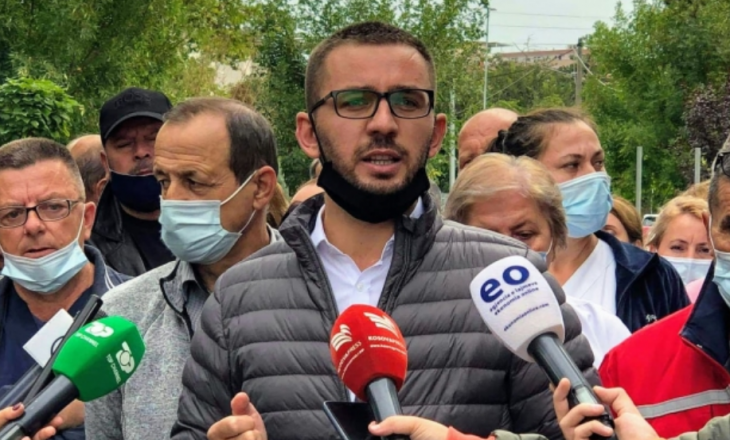 Protestojnë për herë të tretë punëtorët teknikë – gjobitet organizatori me 200 euro