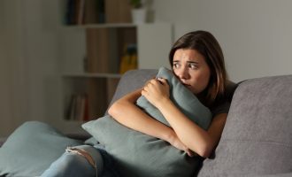 Kërcënoi verbalisht të dashurën jashtë-martesore