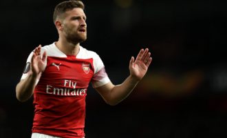 Shkodran Mustafi demanton zërat se Arsenal i ka ofruar kontratë të re