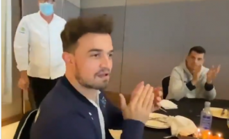 Stafi i Kombëtares së Zvicrës e befasojnë Xherdan Shaqirin për ditëlindje