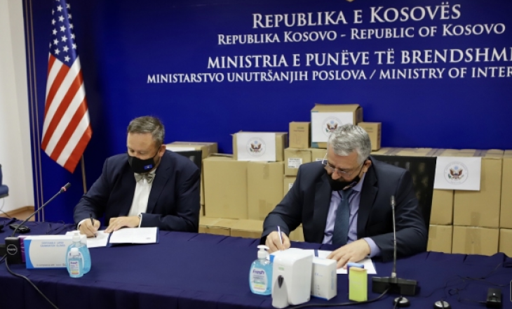 ​Ambasada e SHBA-së dhuron donacion për Ministrinë e Punëve të Brendshme