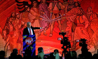 Ali Ahmeti shpallet honoris causa nga Universiteti i Tetovës