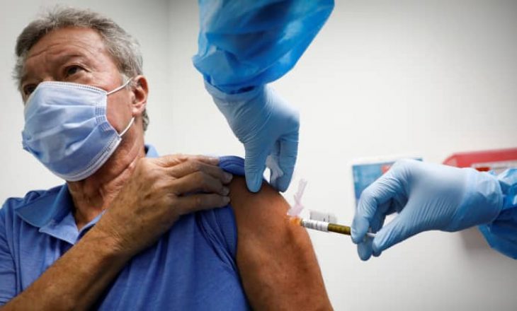 Doktorët paralajmërojnë për efektet anësore të vaksinave anti-COVID
