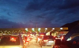 Qeveria kufizoi lëvizjen në vikend – por kosovarët prapë udhëtuan për në Shqipëri